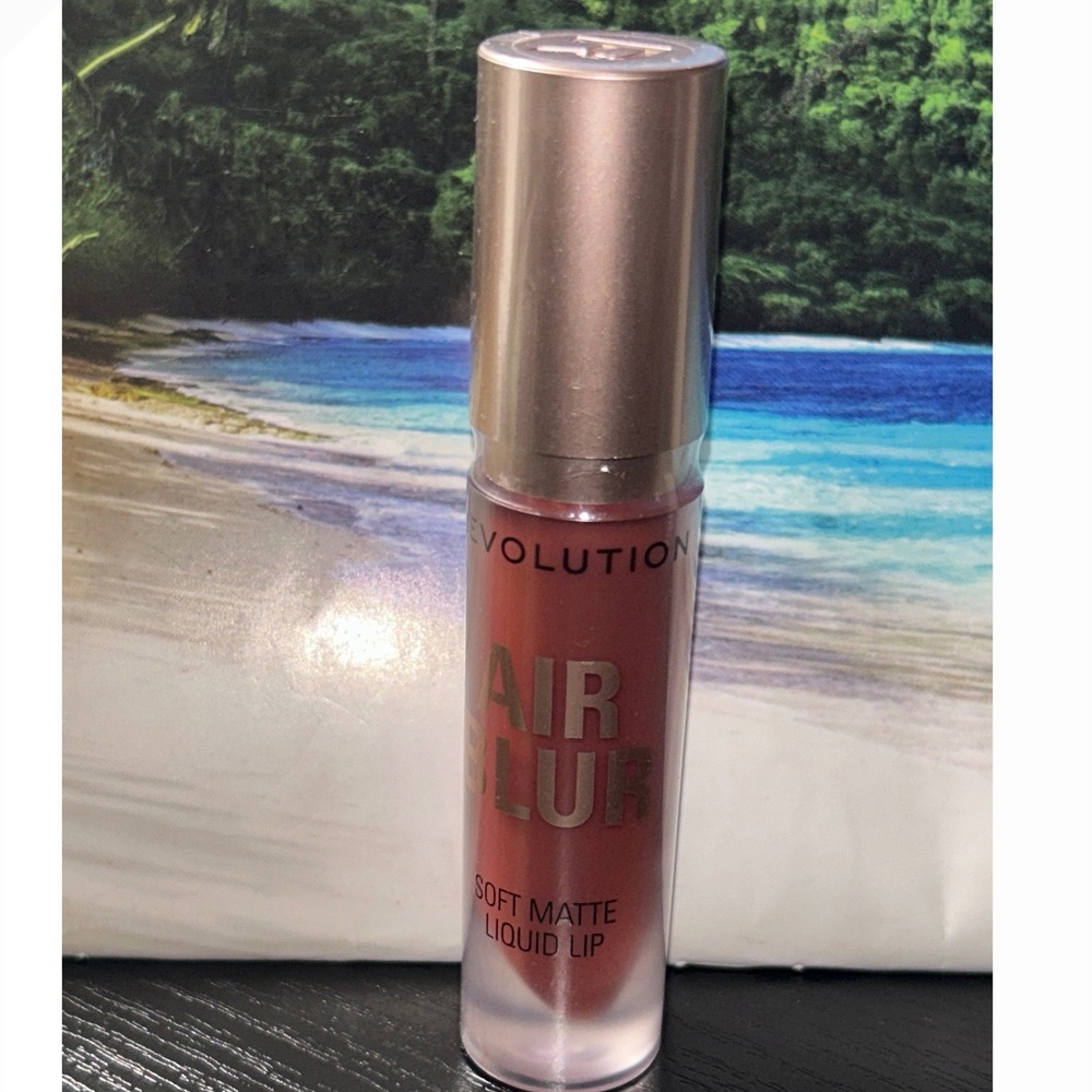 Revolution Beauty Air Blur Soft Matte Liquid Lip Dreamy Rose Terracotta 3.5ml